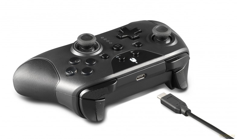 Spartan Gear Mora 3 Wireless Controller compatible with PC and switch