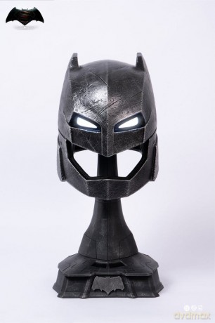 Justice League Replica 1/1 Batman v Superman: Dawn of Justice Armored Batman Helmet 50 cm [FIGURKA]