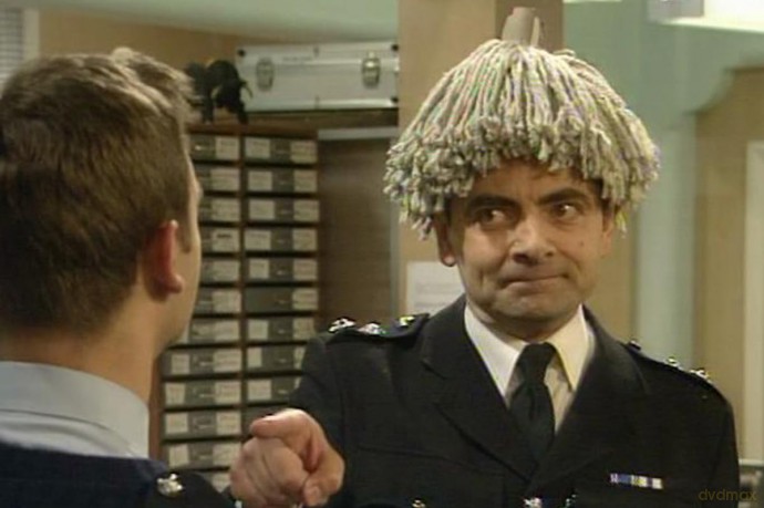 Inspektor Fowler (Härter als die Polizei erlaubt) Die komplette 14-teilige Kult Comedy-Serie mit Rowan Atkinson (bekannt als Mr. Bean) [DVD]