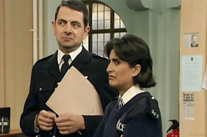 Inspektor Fowler (Härter als die Polizei erlaubt) Die komplette 14-teilige Kult Comedy-Serie mit Rowan Atkinson (bekannt als Mr. Bean) [DVD]