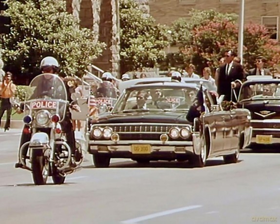Wer erschoss John F. Kennedy? (The Trial of Lee Harvey Oswald) / Der komplette Zweiteiler über das Kennedy-Attentat mit "Bonanza"-Star Lorne Greene (Pidax Historien-Klassiker) [DVD]