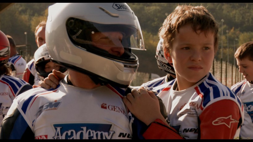 Portrait de groupe avec enfants et motocyclettes [Blu-Ray]