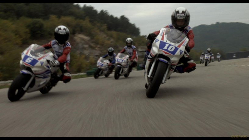 Portrait de groupe avec enfants et motocyclettes [Blu-Ray]