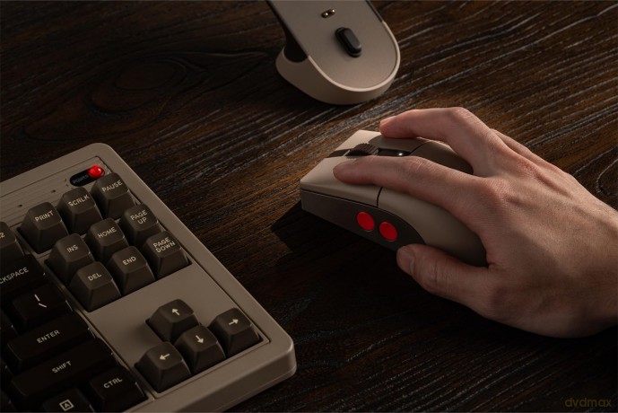 8Bitdo - Retro R8 Mouse C64 Edition - Grey