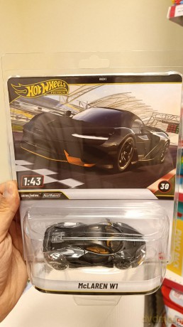 Mattel Hot Wheels: Premium Cars 1:43 - McLaren W1 (JCN69)
