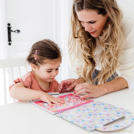 Totum: Unicorn -Designer Activity Book (TT071582)