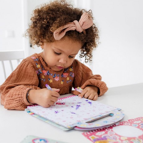 Totum: Unicorn -Designer Activity Book (TT071582)