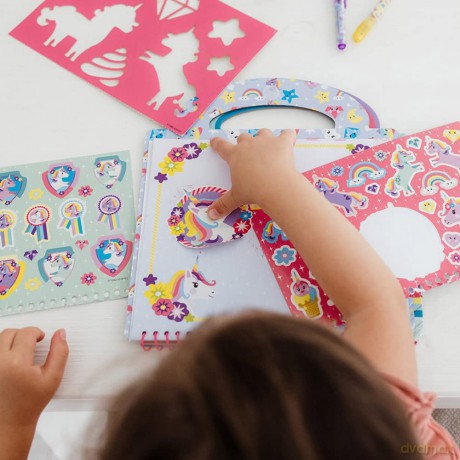 Totum: Unicorn -Designer Activity Book (TT071582)