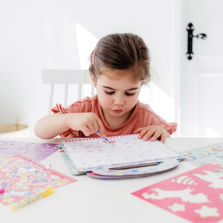 Totum: Unicorn -Designer Activity Book (TT071582)