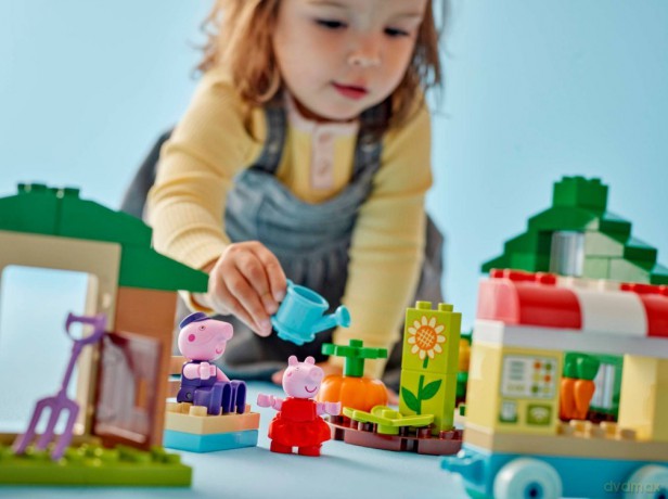 LEGO DUPLO Peppa Pig Ogród i szklarnia Dziadka świnki (10461) [KLOCKI]