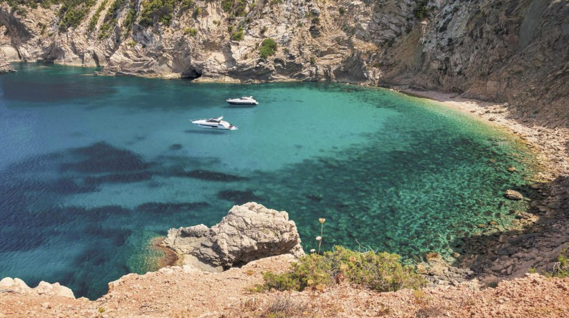 A Taste of Ibiza: Places of longing, original recipes and insider tips - Sherin Kneifl [KSIĄŻKA]