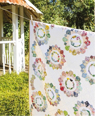 Alice's Country Diary Quilt: A Quilting Journey Through the Seasons with English Paper Piecing and Hand Embroidery - Alice Garrett [KSIĄŻKA]