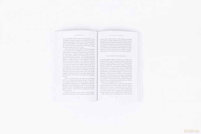 And She Got Up: Shattered by Loss, Restored by Jesus - Courtney Pray Duke [KSIĄŻKA]