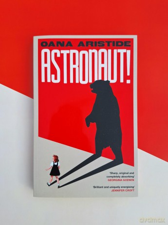 Astronaut!: A darkly funny and deeply moving coming-of-age story set in Communist Romania - Oana Aristide [KSIĄŻKA]