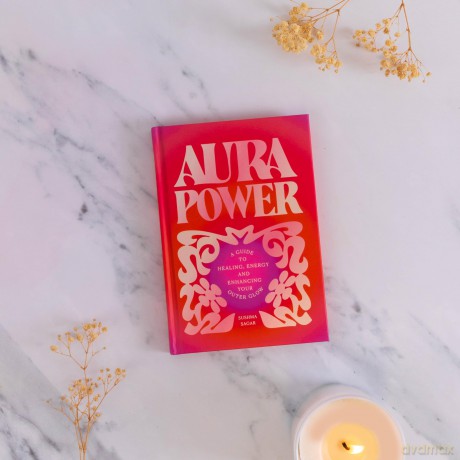 Aura Power: A guide to healing, energy and enhancing your outer glow - Sushma Sagar [KSIĄŻKA]
