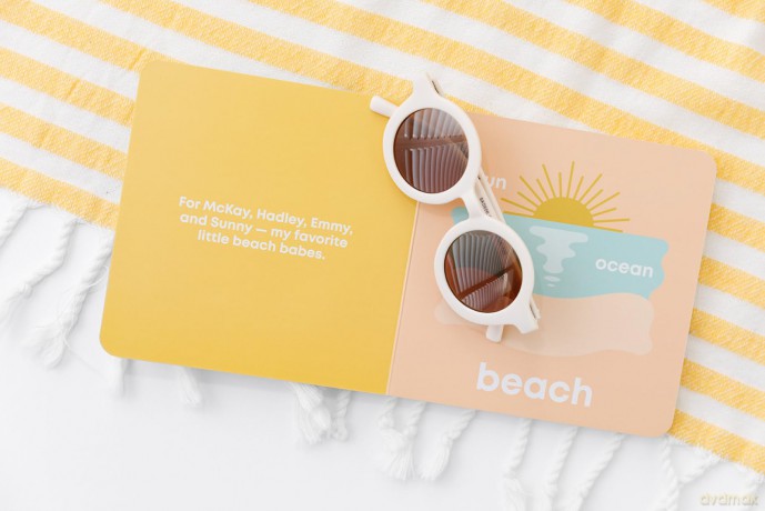 Beach Baby: Board Book for Early Learners (Let's Go! Baby) - Danielle, Il Wilson [KSIĄŻKA]