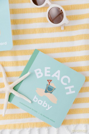 Beach Baby: Board Book for Early Learners (Let's Go! Baby) - Danielle, Il Wilson [KSIĄŻKA]