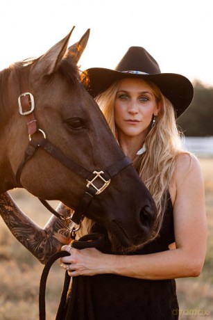 Blue Devil Woman: the BRAND-NEW must-read emotional, heartbreaking, second-chance, brother's best friend, childhood-friends-to-lovers cowboy romance, perfect for spring 2026: Book 2 (Hunt Ranch) - Sloane Fletcher [KSIĄŻKA]