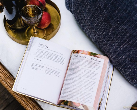 Bubbly: A Collection of Champagne and Sparkling Cocktails - Colleen Jeffers [KSIĄŻKA]