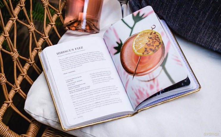 Bubbly: A Collection of Champagne and Sparkling Cocktails - Colleen Jeffers [KSIĄŻKA]