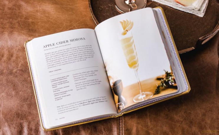 Bubbly: A Collection of Champagne and Sparkling Cocktails - Colleen Jeffers [KSIĄŻKA]