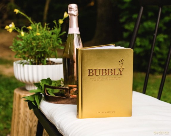 Bubbly: A Collection of Champagne and Sparkling Cocktails - Colleen Jeffers [KSIĄŻKA]