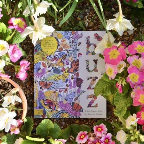 Buzz: A child's guide to bugs and bees and how to spot them (In Our Nature) - Richard Jones [KSIĄŻKA]