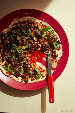 Centrepiece: Bold, vibrant recipes to put vegetables in the spotlight - Helen Graham [KSIĄŻKA]