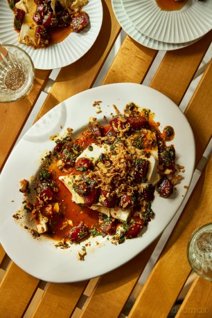 Centrepiece: Bold, vibrant recipes to put vegetables in the spotlight - Helen Graham [KSIĄŻKA]