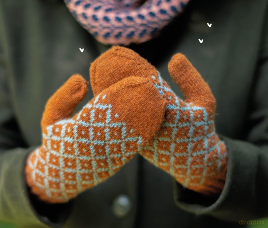 Colorwork Knitting from Head to Toe: 20 stranded knitting patterns for colorful accessories - Carmen Jorissen [KSIĄŻKA]