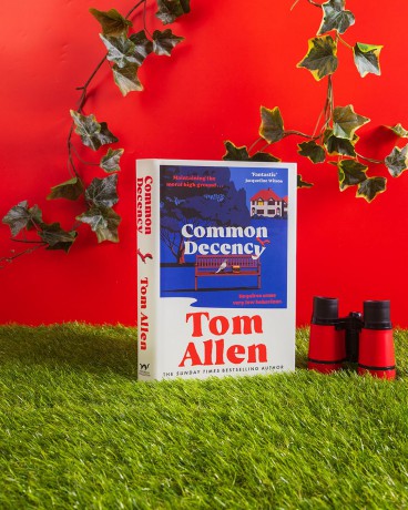 Common Decency: The hilarious, smart debut novel from the beloved comedian - perfect for your next book club read! - Tom Allen [KSIĄŻKA]