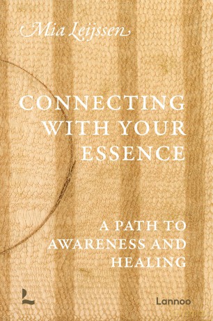 Connecting with your Essence: A Path to Awareness and Healing - Mia Leijssen [KSIĄŻKA]