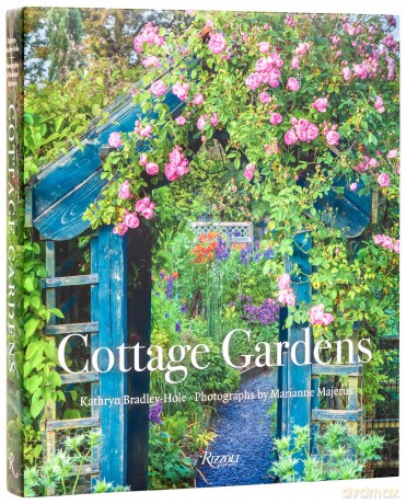 Cottage Gardens: Creating Year-round Beauty with Flowers, Herbs, Fruits, Edibles, and More - K Bradley-Hole [KSIĄŻKA]