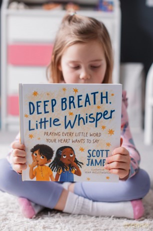 Deep Breath, Little Whisper: Praying Every Little Word Your Heart Wants to Say - Scott James [KSIĄŻKA]