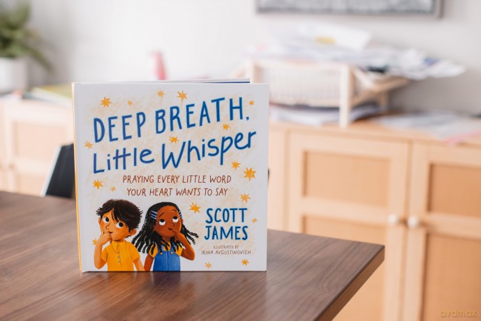 Deep Breath, Little Whisper: Praying Every Little Word Your Heart Wants to Say - Scott James [KSIĄŻKA]