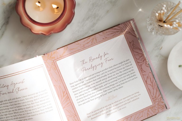 Devotions and Prayers for a Fearless Faith: Courageous Inspiration for Women - Carey Scott [KSIĄŻKA]