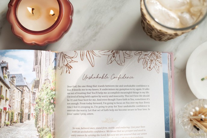 Devotions and Prayers for a Fearless Faith: Courageous Inspiration for Women - Carey Scott [KSIĄŻKA]