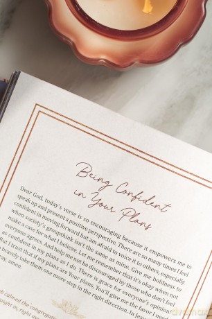 Devotions and Prayers for a Fearless Faith: Courageous Inspiration for Women - Carey Scott [KSIĄŻKA]