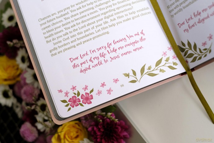 Digital Detox Devotions: Bible Wisdom to Unplug from Screens and Connect with God - Carey Scott [KSIĄŻKA]