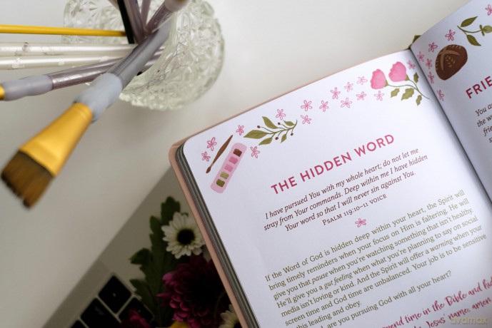 Digital Detox Devotions: Bible Wisdom to Unplug from Screens and Connect with God - Carey Scott [KSIĄŻKA]