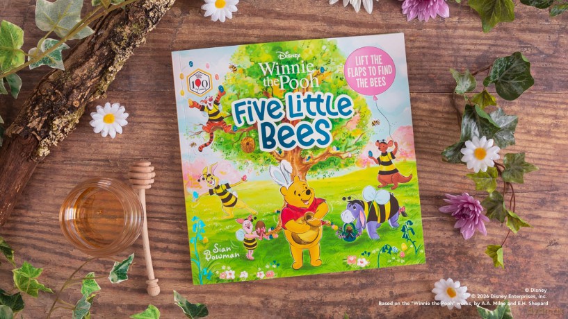 Disney Winnie the Pooh: Five Little Bees: A lift-the-flap picture book: Lift the flaps to find the bees! - Georgina Kyriacou [KSIĄŻKA]