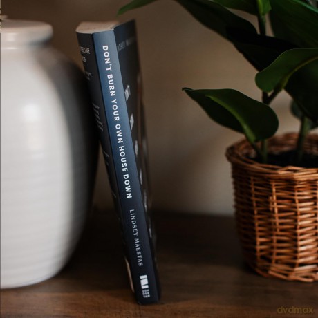 Don't Burn Your Own House Down: Prioritizing Your Marriage, Your Spouse, and Yourself for a Deeper Connection - Maestas Lindsey [KSIĄŻKA]