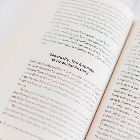 Don't Burn Your Own House Down: Prioritizing Your Marriage, Your Spouse, and Yourself for a Deeper Connection - Maestas Lindsey [KSIĄŻKA]
