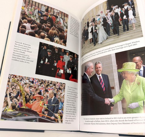 Elizabeth II: In Private. In Public. The Inside Story. - Robert Hardman [KSIĄŻKA]