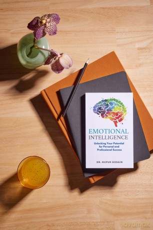 Emotional Intelligence: Unlocking Your Potential For Personal and Professional Success - N. Gosain [KSIĄŻKA]