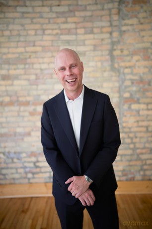 Engage First: Capture Attention, Build Trust and Drive Real Results - Anders Boulanger [KSIĄŻKA]