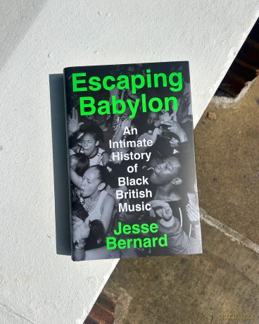 Escaping Babylon: An Intimate History of Black British Music - Bernard Jesse [KSIĄŻKA]