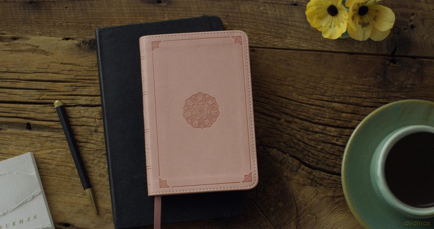 ESV Compact Bible (TruTone, Blush Rose, Emblem Design) [KSIĄŻKA]