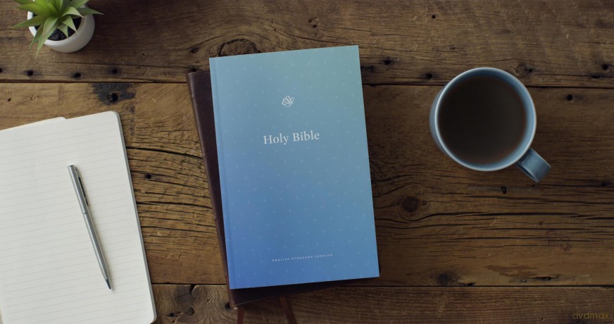ESV Outreach Bible (Paperback, Blue) [KSIĄŻKA]