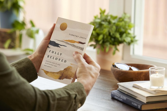 Fully Beloved | Softcover: Meeting God in Our Heartaches and Our Hopes - Timothy Jones [KSIĄŻKA]